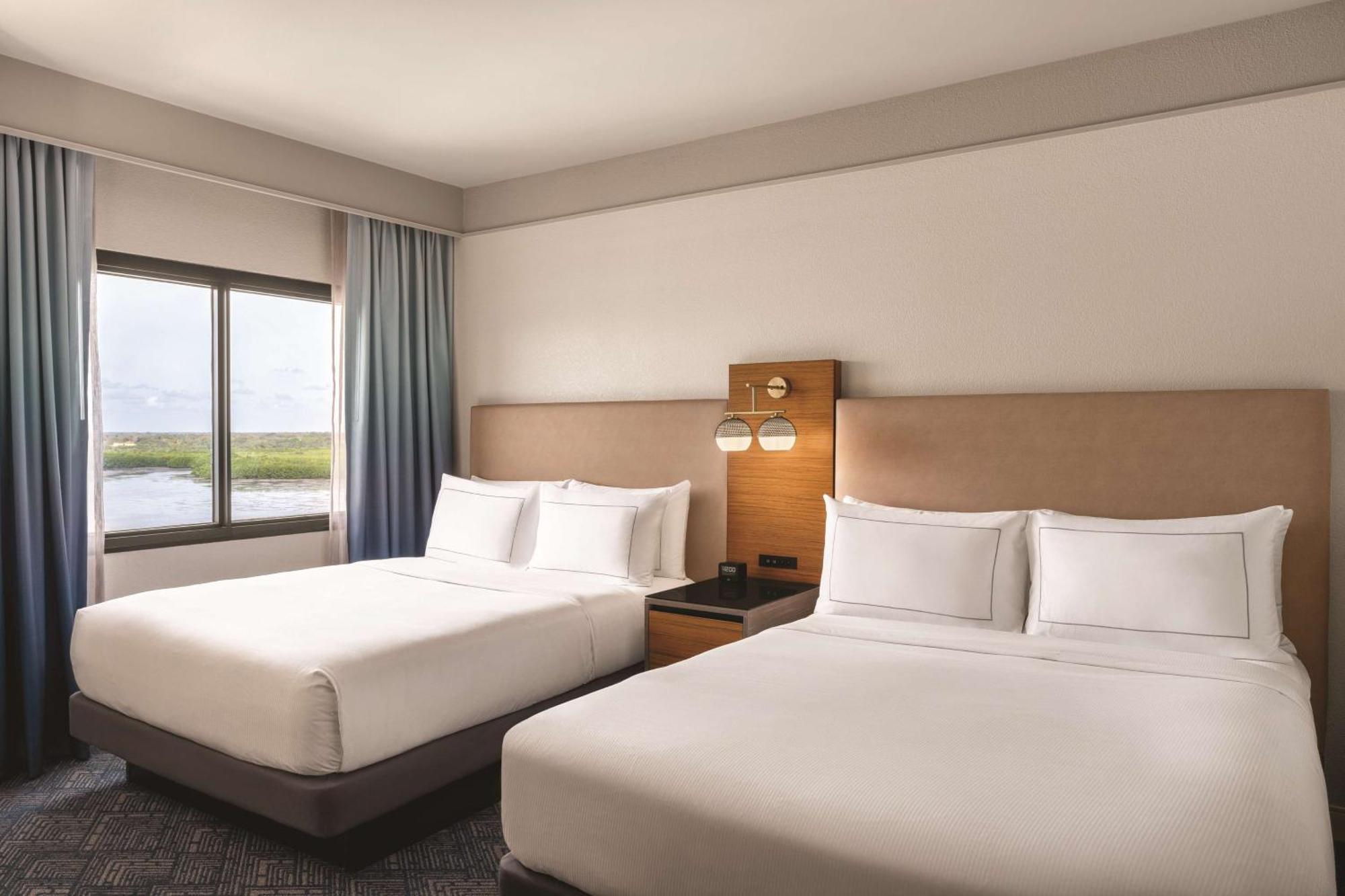 Doubletree By Hilton Tampa Rocky Point Waterfront Hotel Eksteriør billede