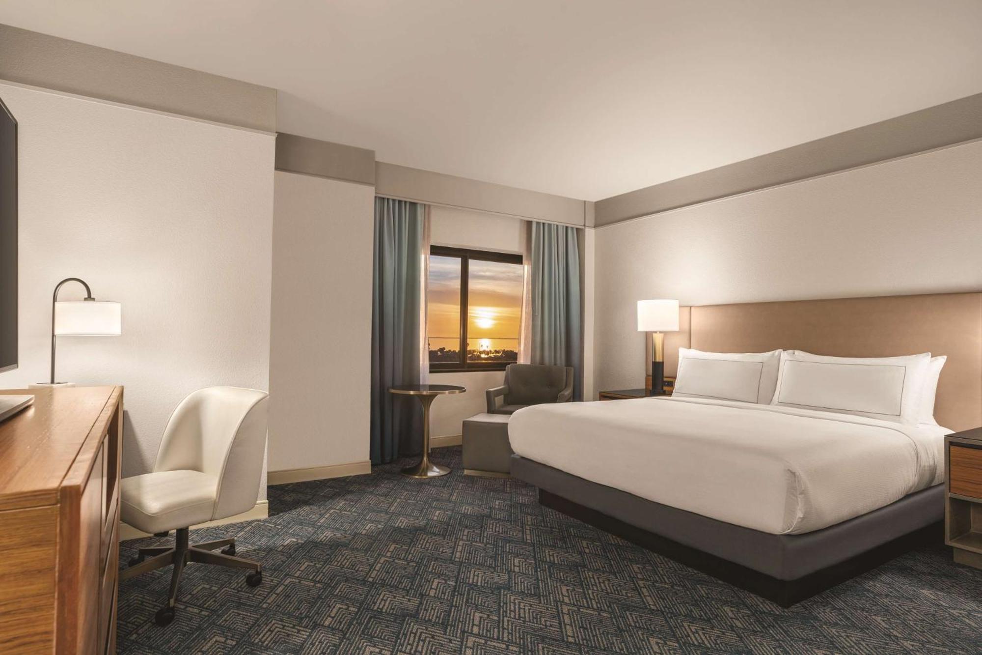 Doubletree By Hilton Tampa Rocky Point Waterfront Hotel Eksteriør billede