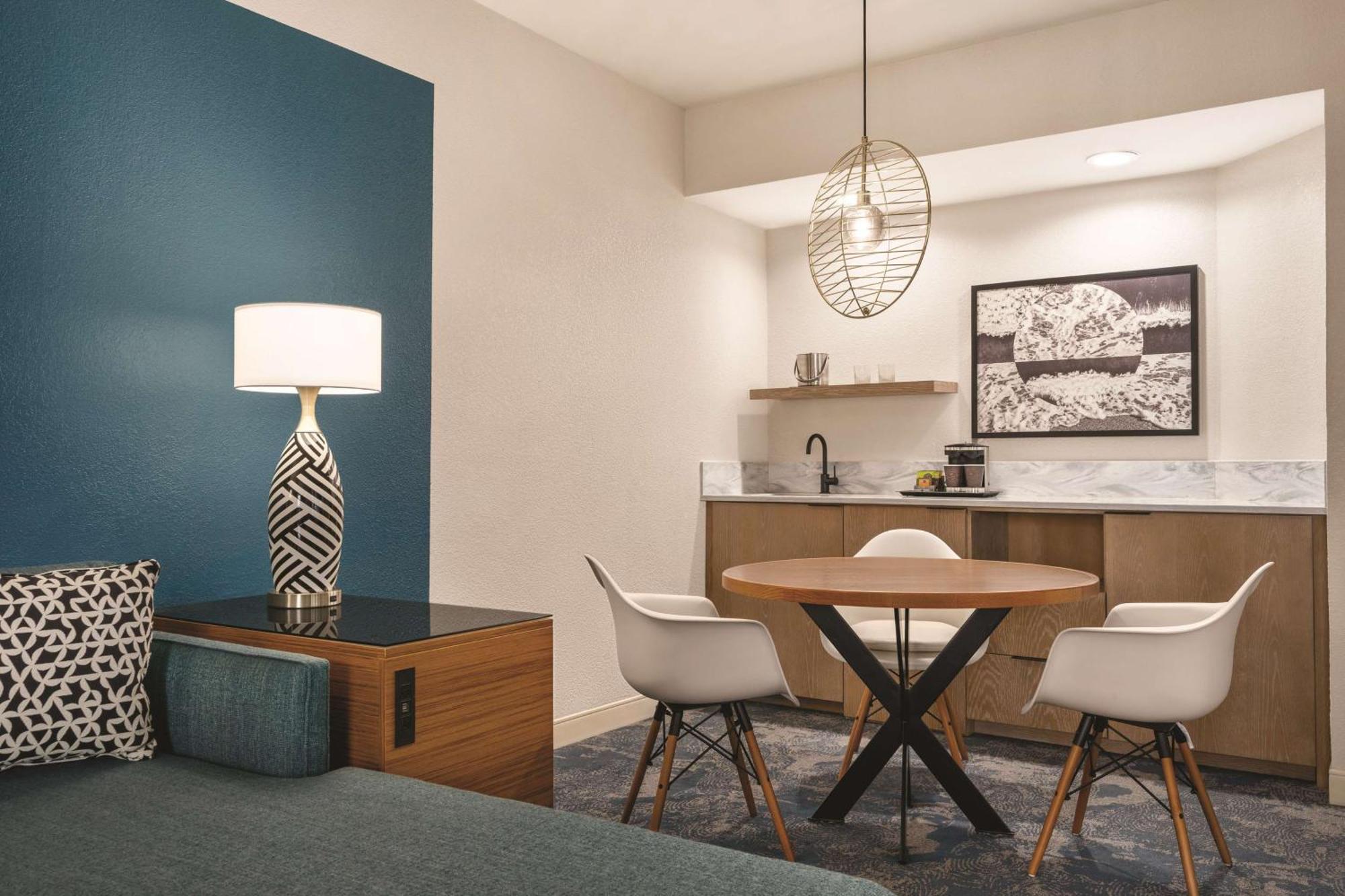 Doubletree By Hilton Tampa Rocky Point Waterfront Hotel Eksteriør billede