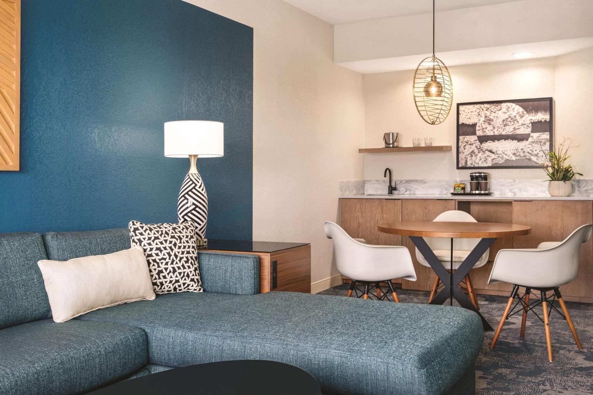 Doubletree By Hilton Tampa Rocky Point Waterfront Hotel Eksteriør billede